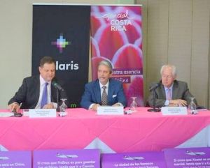 El director general de Volaris, Enrique Beltranena, el ministro de Turismo, Mauricio Ventura, y el director de Volaris Costa Rica, Fernando Naranjo (izquierda a derecha), anunciaron el nuevo servicio. 